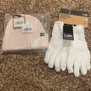 NWT The North Face White Cream Knit Beanie Hat and Touchscreen gloves